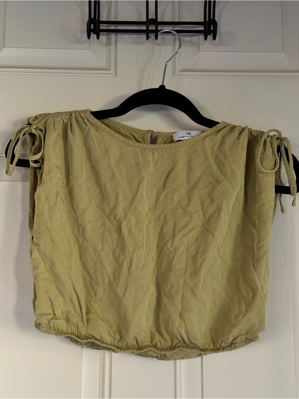 Urban Daizy Olive Tie-Shoulder Crop Top